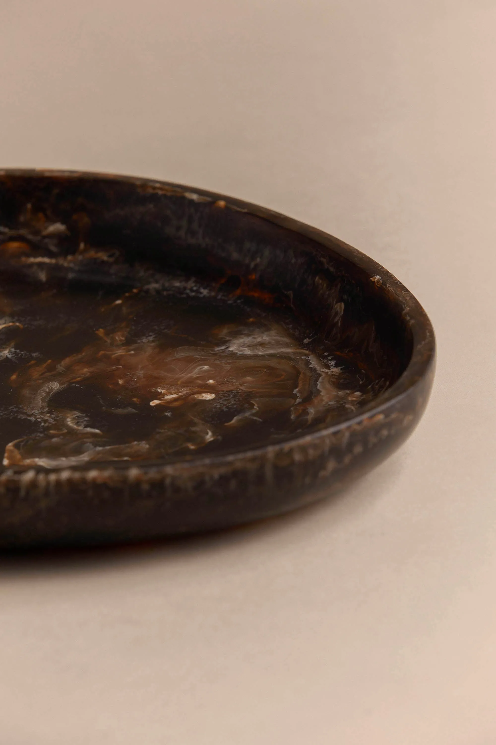 SMALL PEBBLE RESIN TRAY